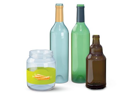 glazen wijnflessen, bierfles en bokaal